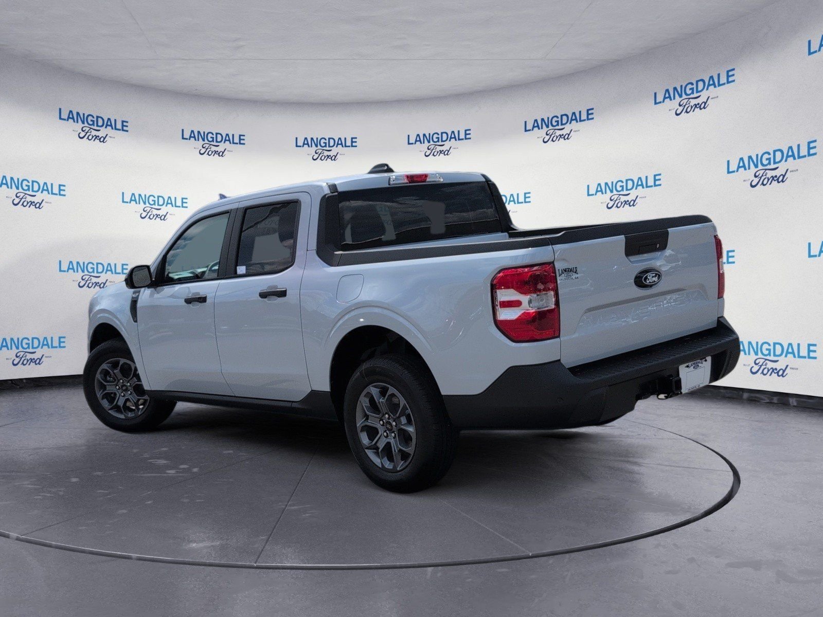 New 2026 Space White Metallic Ford XLT image 9