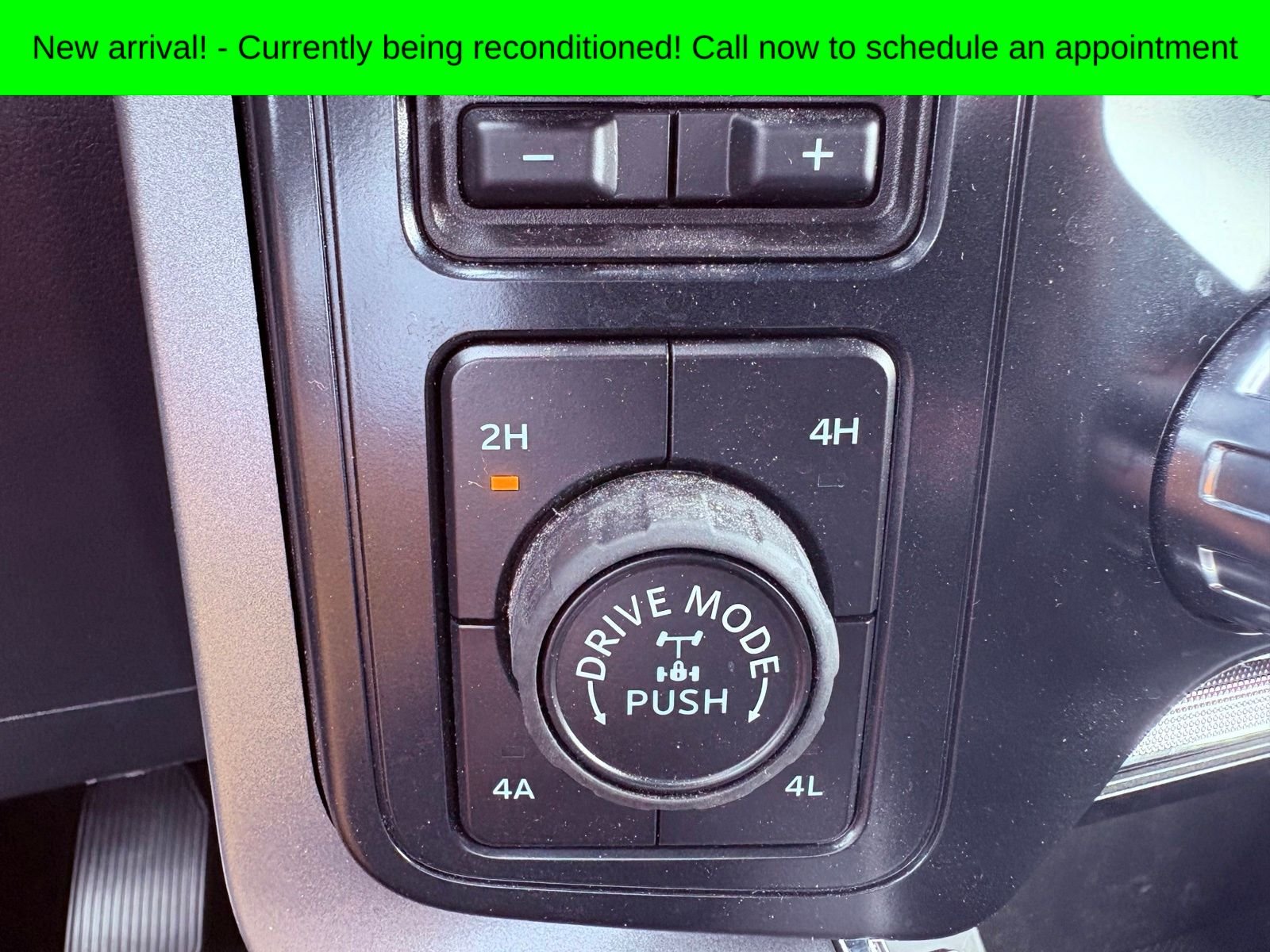 Used 2025 Black Metallic Ford Lariat image 12