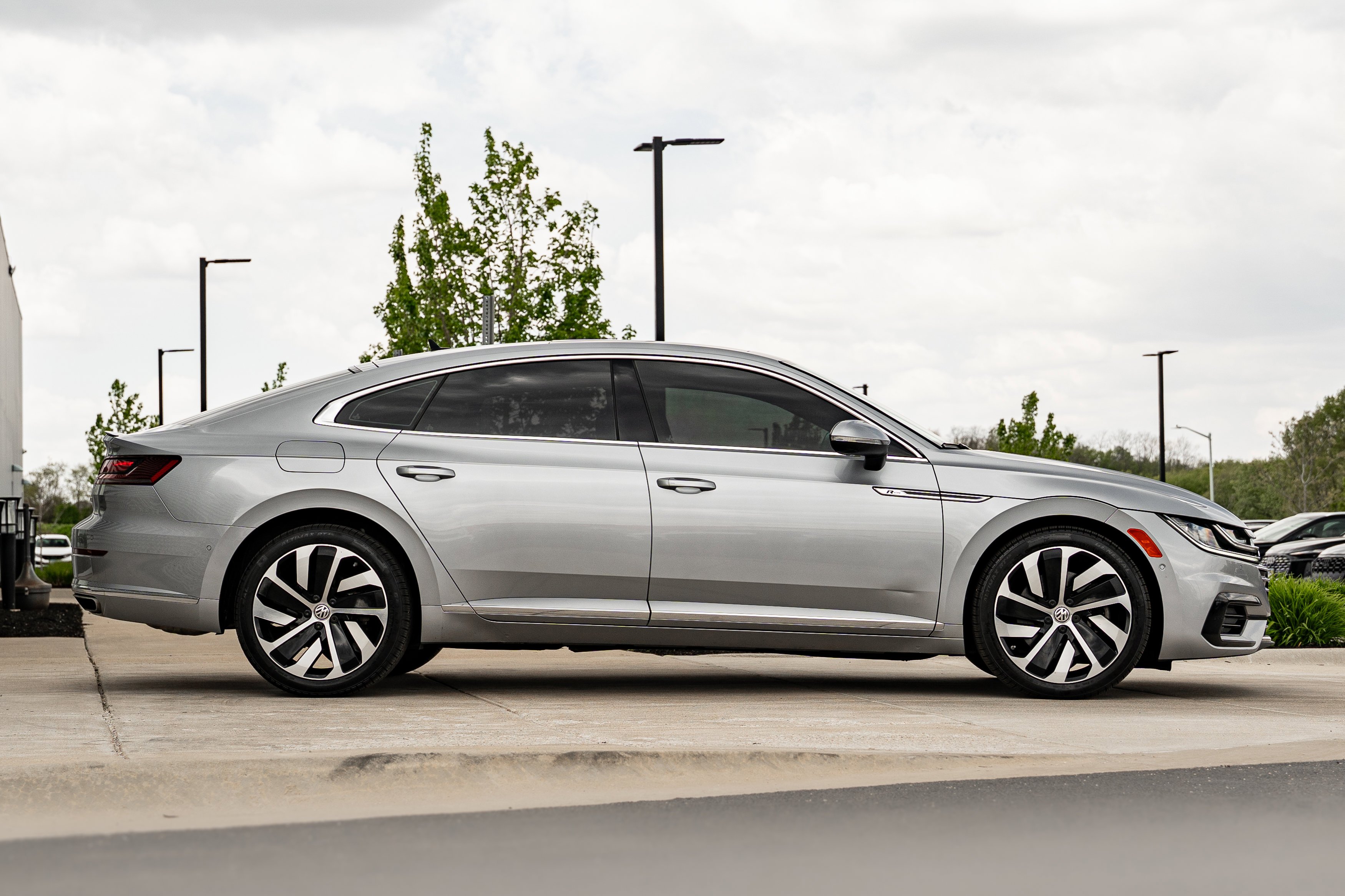 Used 2019 Pyrite Silver Metallic Volkswagen SEL Premium R-Line image 3