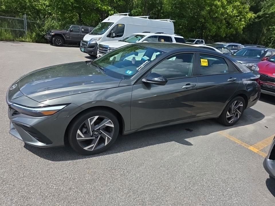 Used 2025 Gray Hyundai SEL Sport image 6