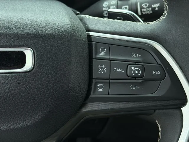 Used 2023 White/off-white Jeep Altitude X image 29