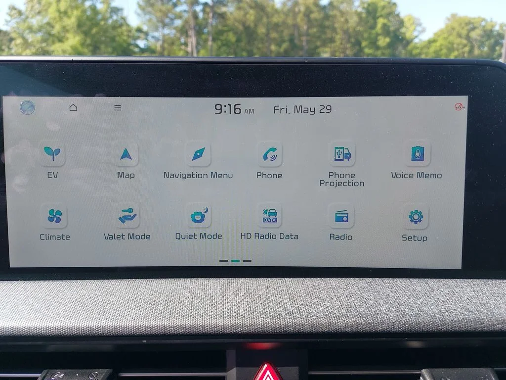 Used 2023 White Kia Wind image 21
