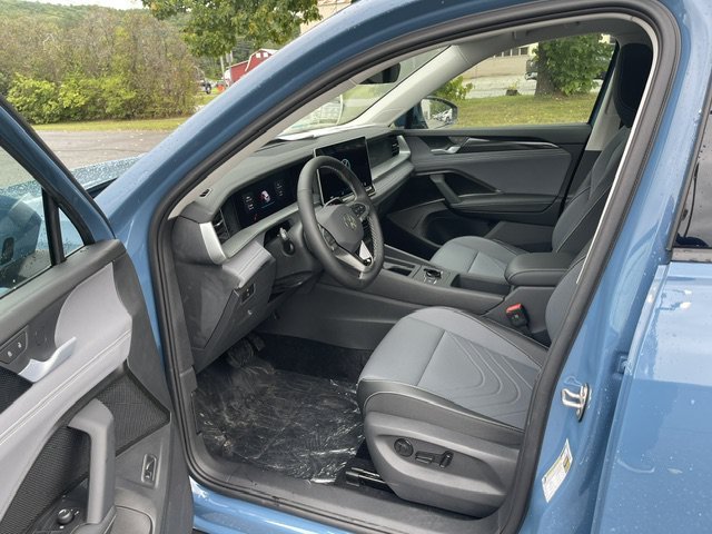 New 2026 Monterey Blue Pearl Volkswagen 2.0T SE image 13