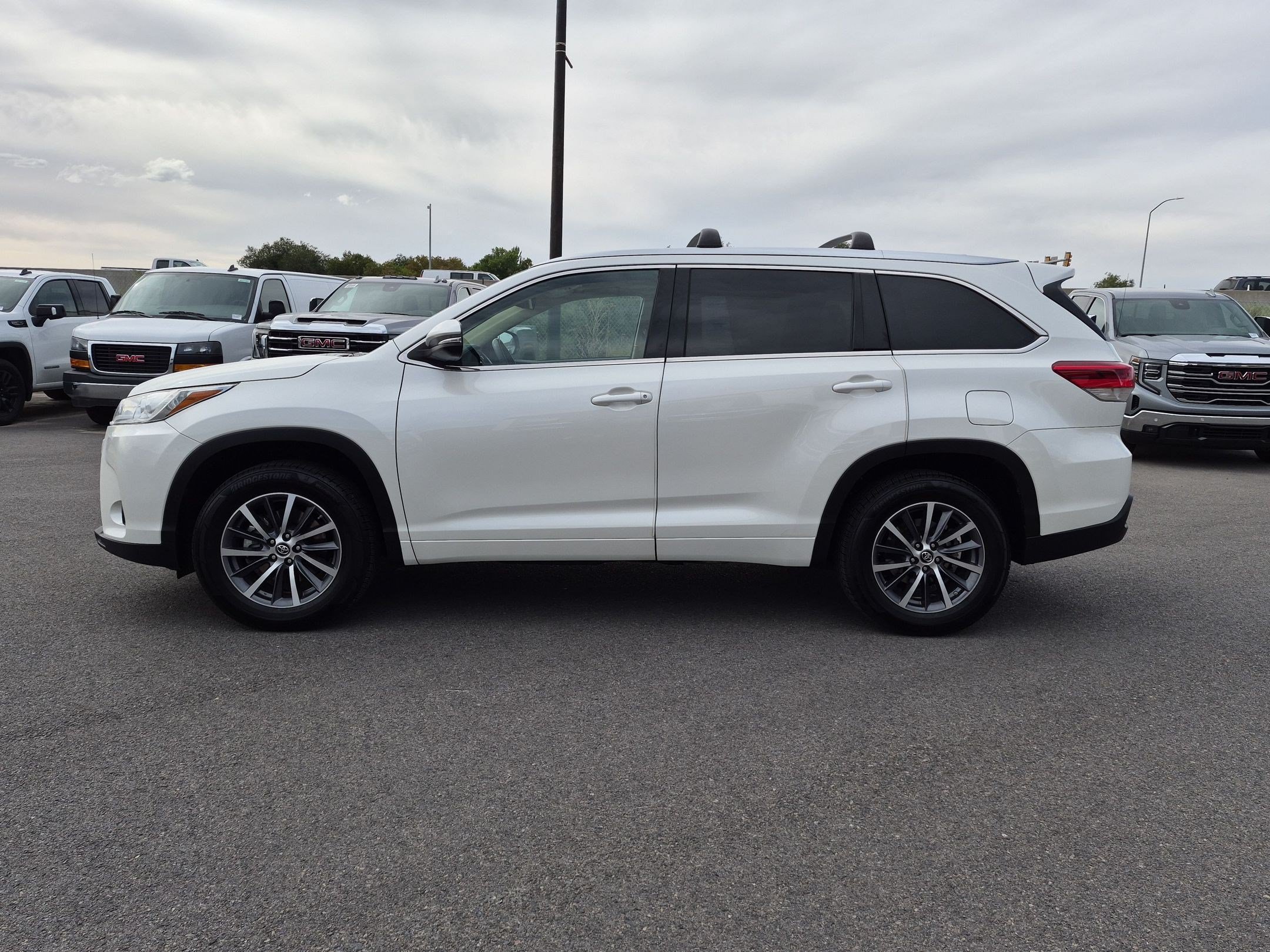 Certified Used 2017 White Toyota XLE image 2