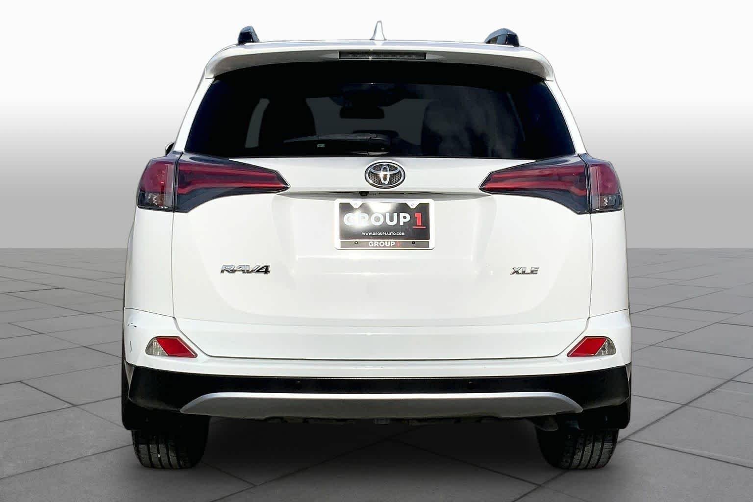 Used 2018 Super White Toyota XLE image 5