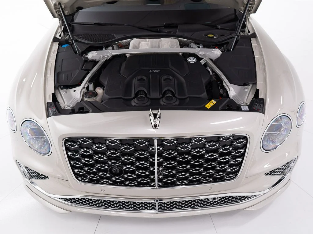 Used 2025 White Sand - by Mulliner Bentley Mulliner image 50