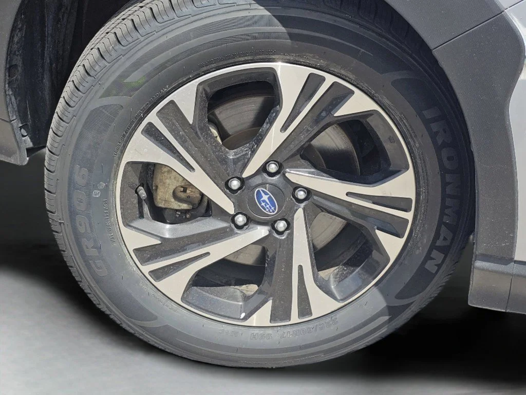Used 2025 Ice Silver Metallic Subaru Premium image 21