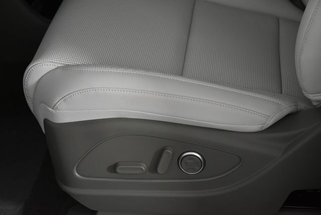 New 2026 White Hyundai SEL Premium 7P image 33