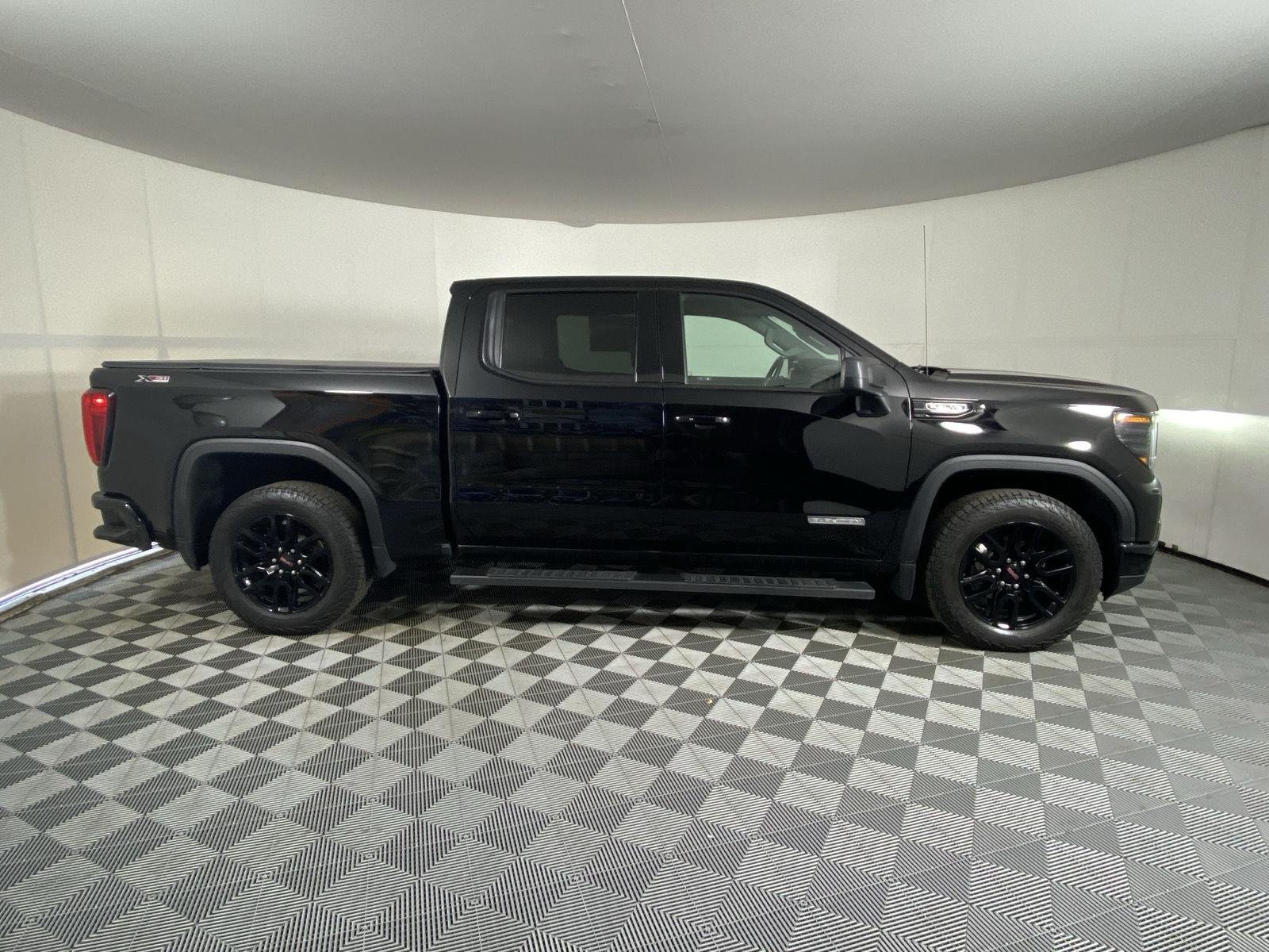 Used 2023 Onyx Black GMC Elevation image 8