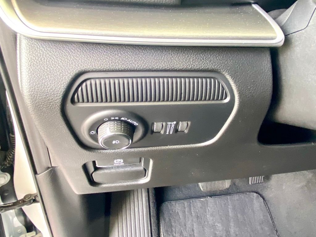 Used 2025 White Jeep Series II image 31