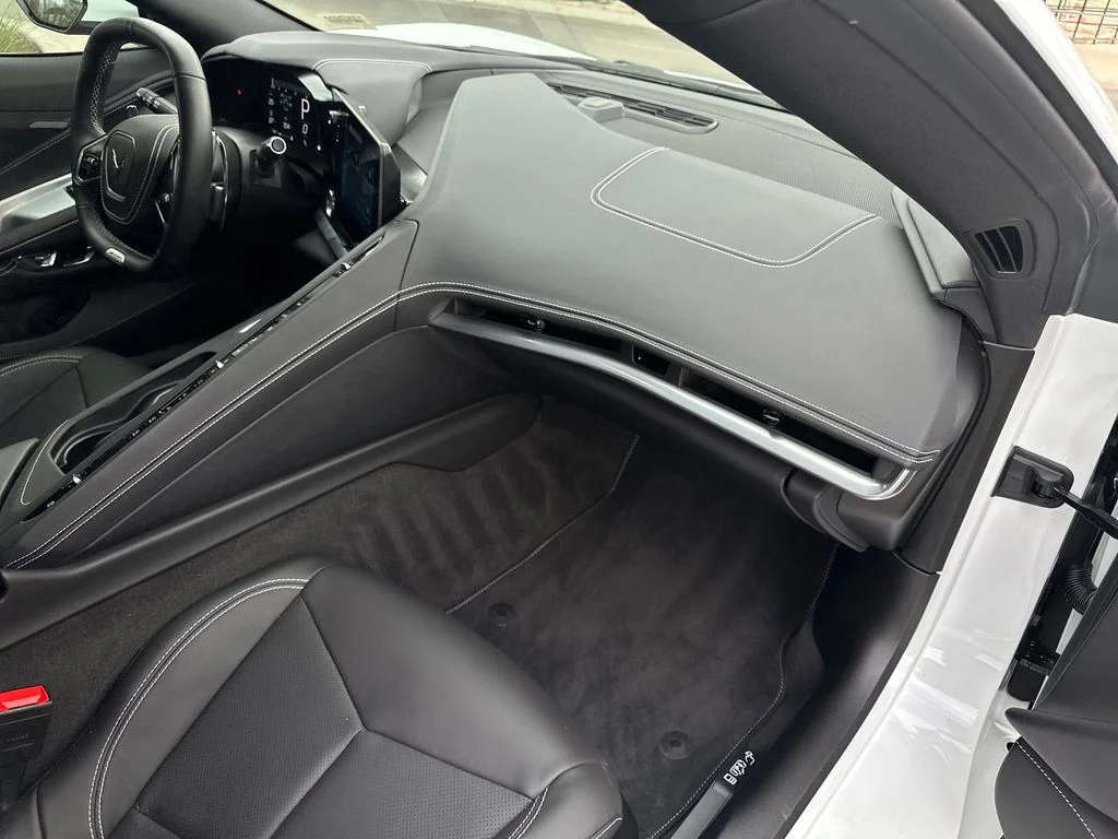 Used 2025 White Chevrolet Z06 image 30