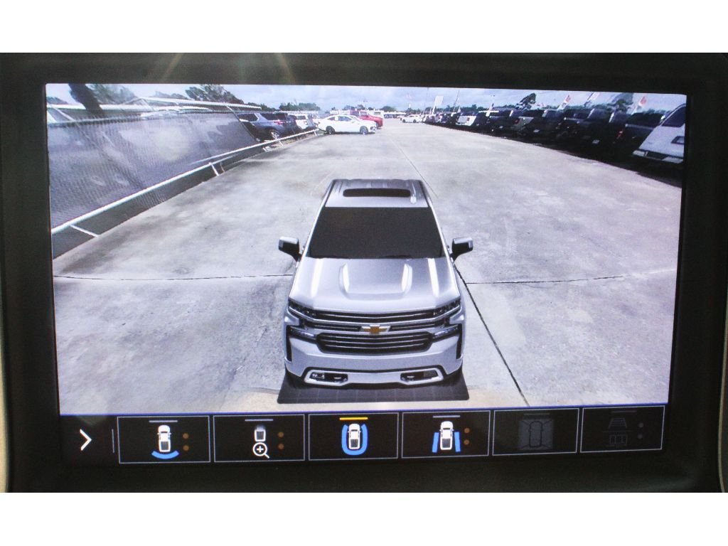 Used 2020 Iridescent Pearl Tricoat Chevrolet LTZ image 10