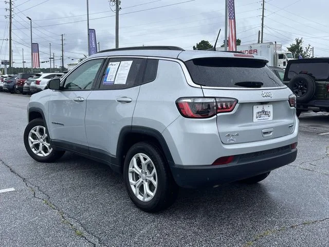 Used 2024 Silver Zynith Jeep Latitude image 5