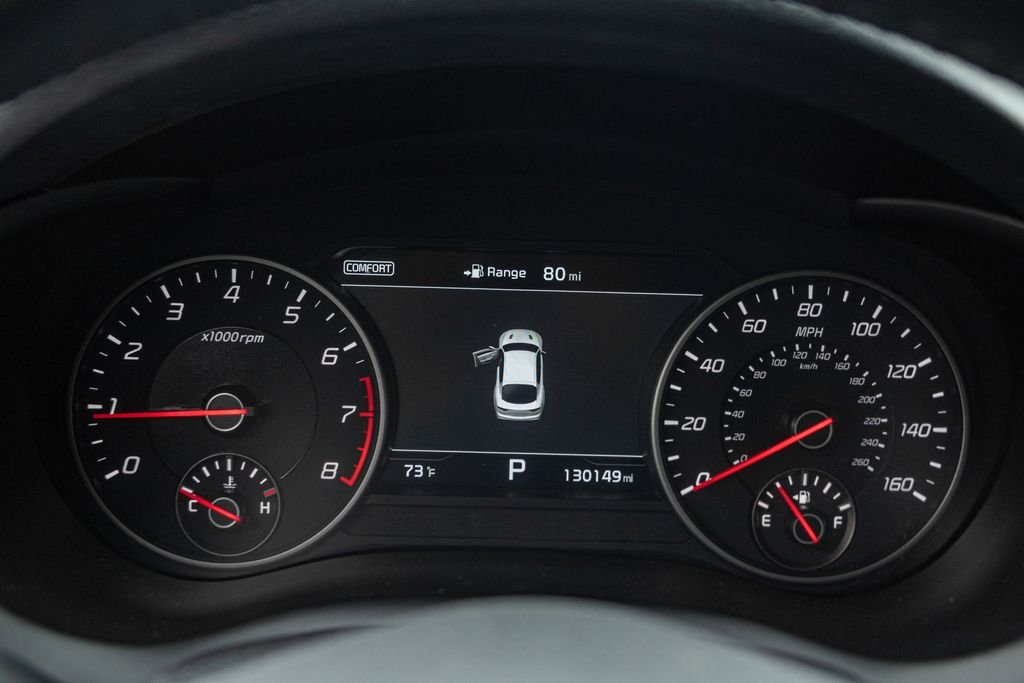 Used 2018 White Kia Premium image 26