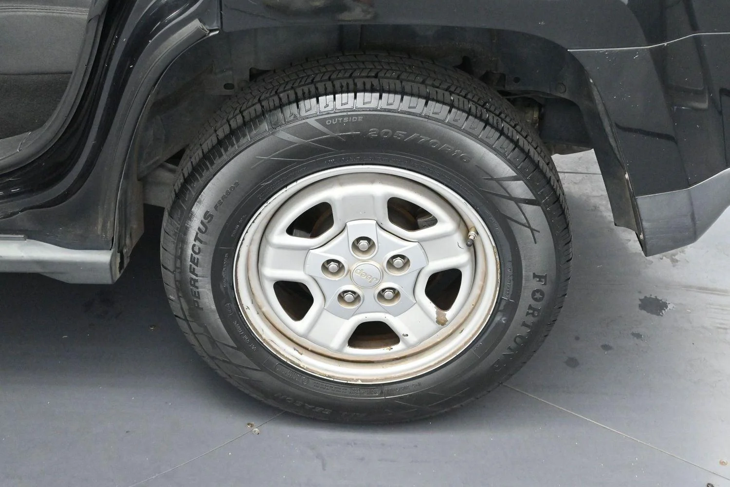 Used 2011 Brilliant Black Crystal Pearl Jeep Sport image 23