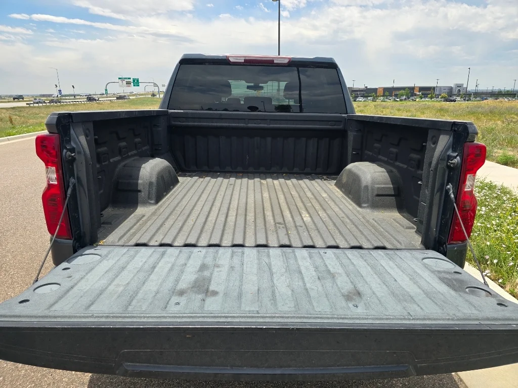 Used 2020 Shadow Gray Metallic Chevrolet LT image 12