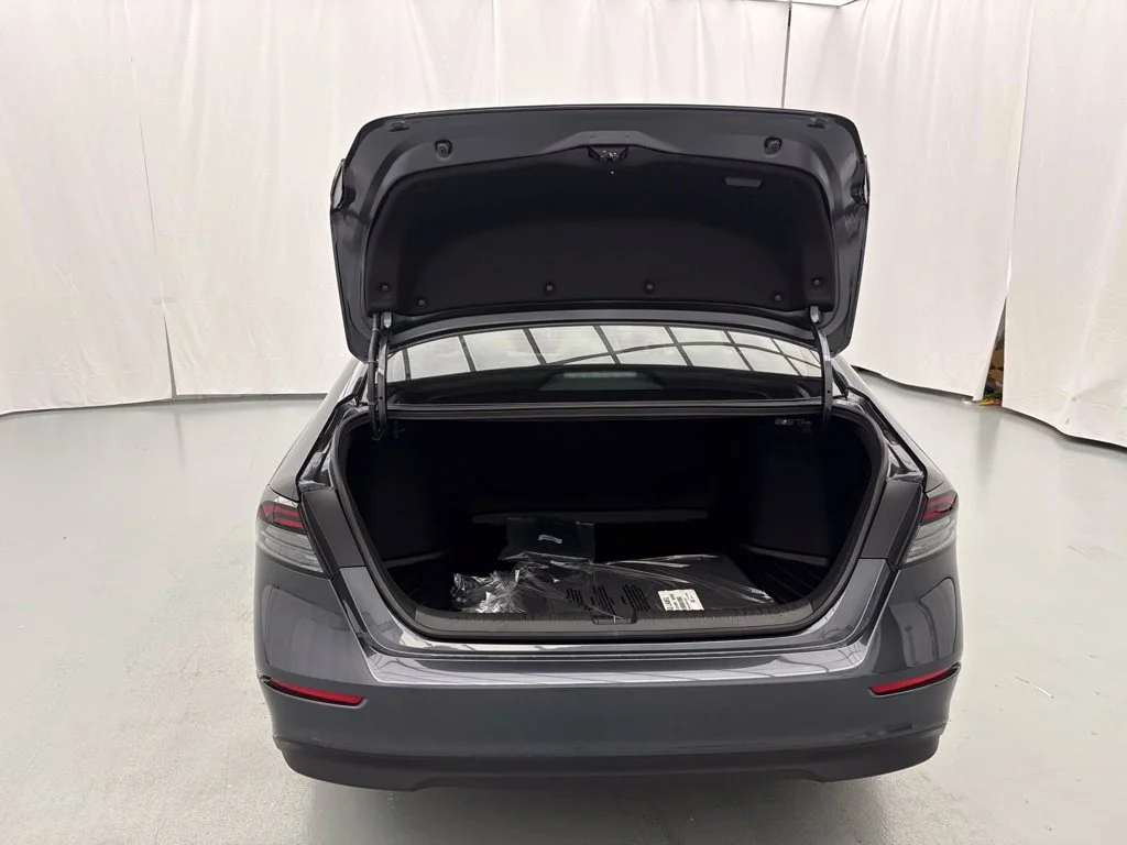 New 2026 Meteorite Gray Metallic Honda LX image 10