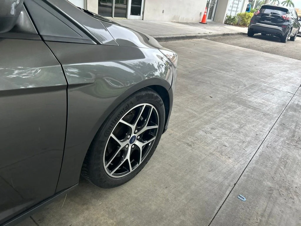 Used 2018 Gray Ford SE image 20