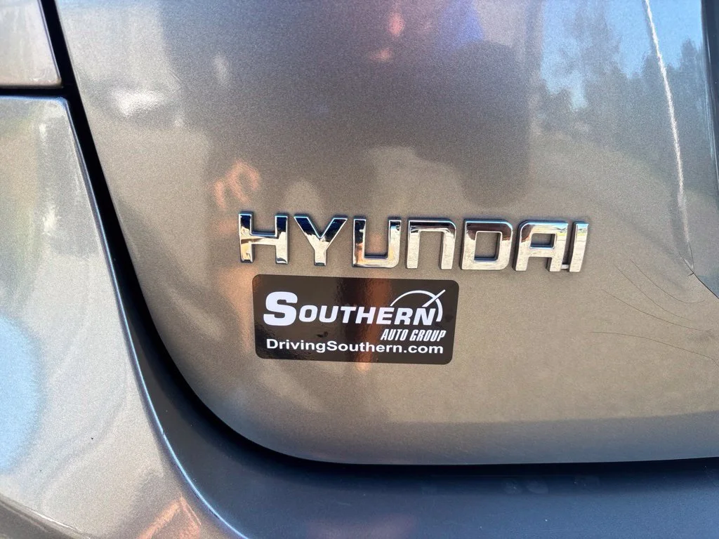 Used 2011 Gray Hyundai SE image 27