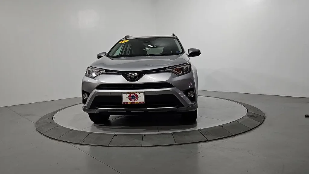 Used 2017 Silver Toyota Platinum image 8