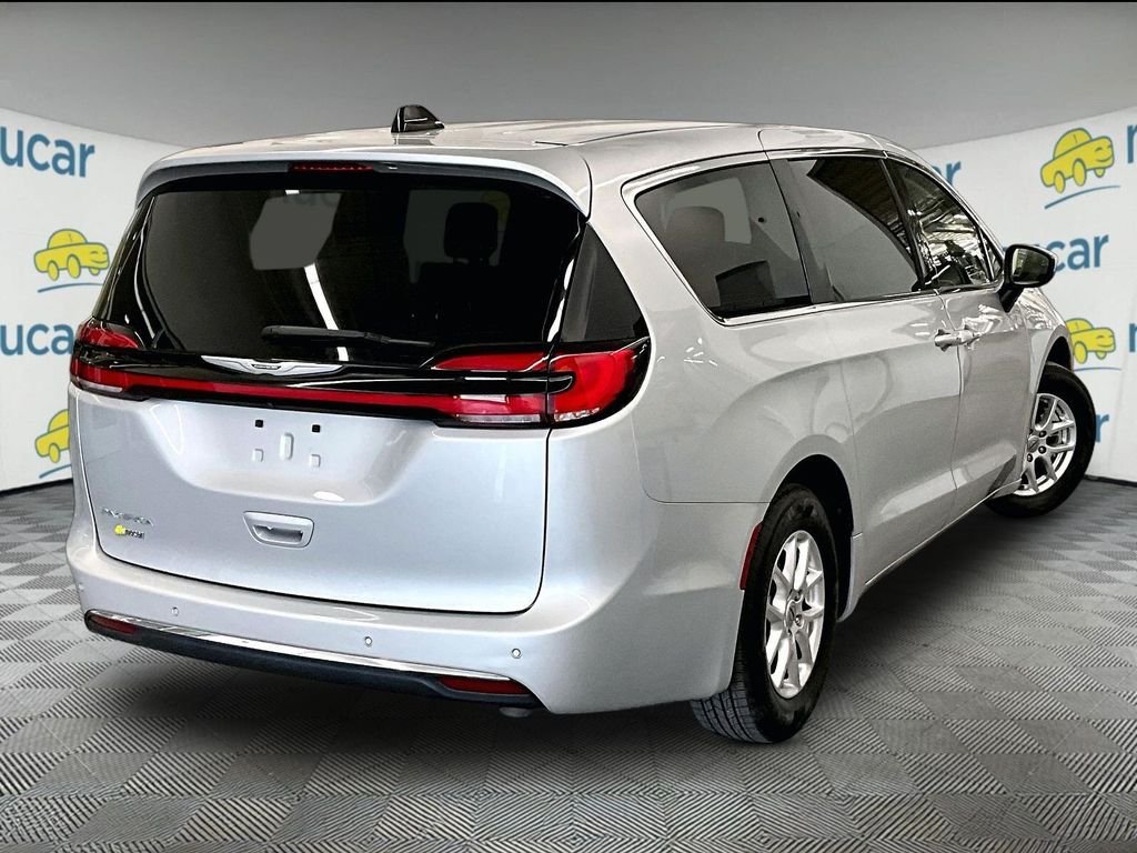 Used 2023 Silver Chrysler Touring L image 6