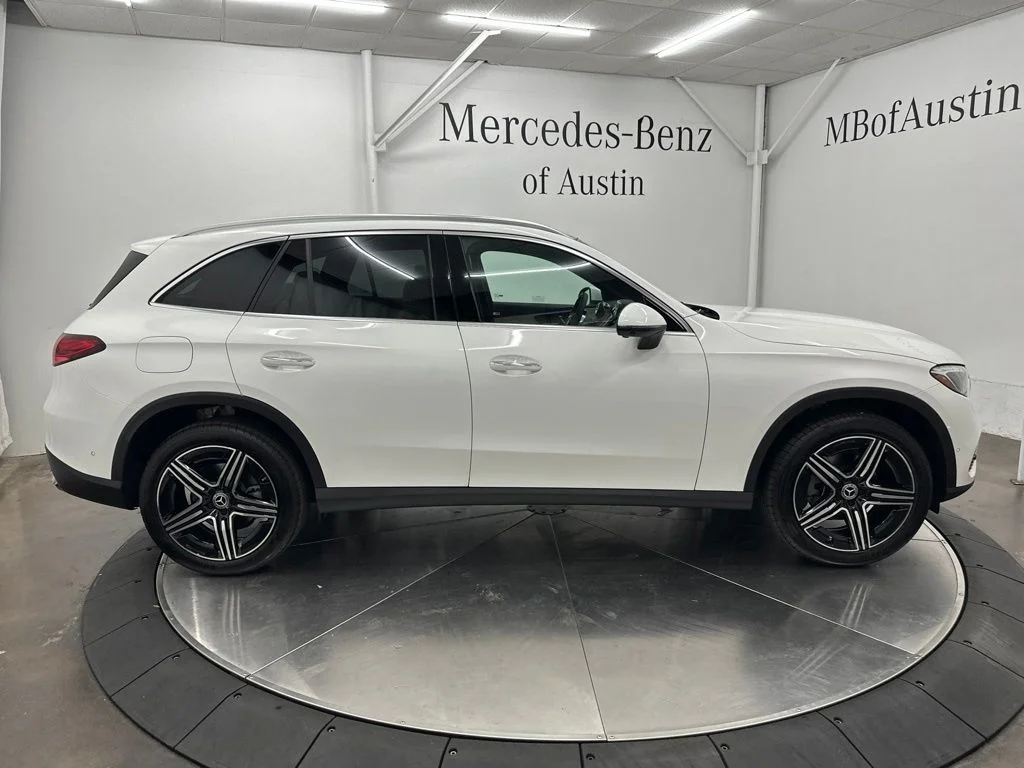 New 2027 White Mercedes-Benz GLC 300 image 8
