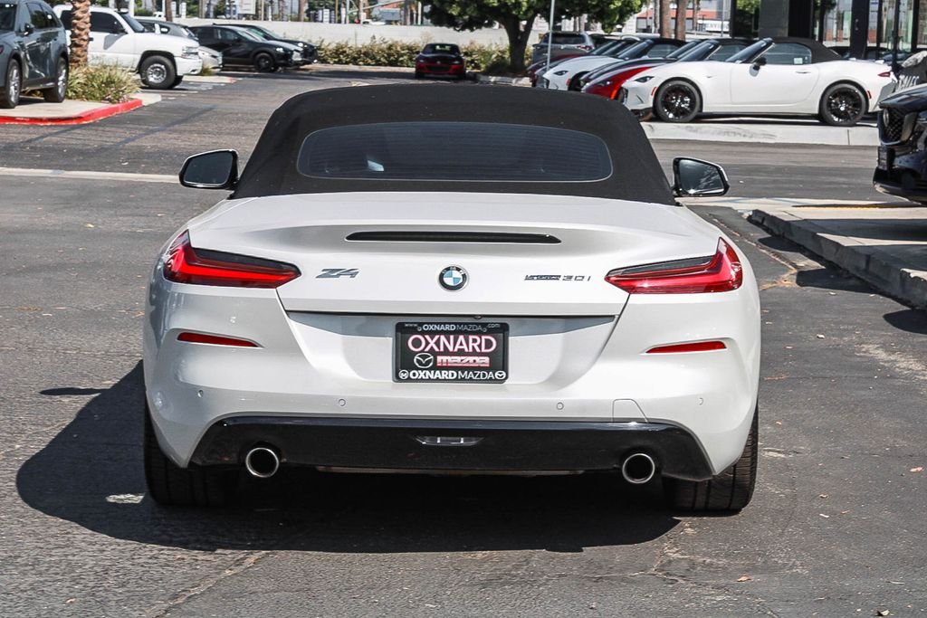 Used 2022 White BMW sDrive30i image 5