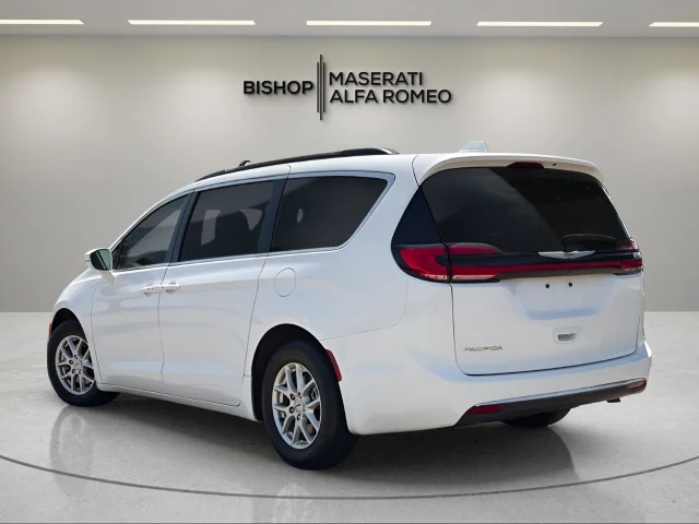 Used 2022 Bright White Clearcoat Chrysler Touring L image 3