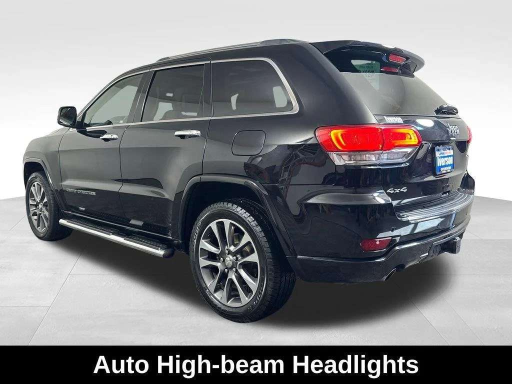 Used 2018 Diamond Black Crystal Pearlcoat Jeep Overland image 14