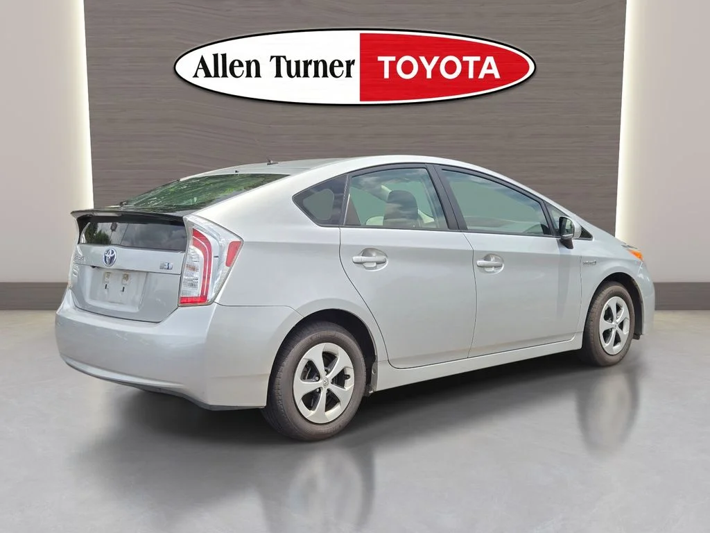 Used 2015 Silver Toyota Two image 6