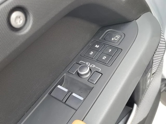 Used 2022 Gray Land Rover X image 14