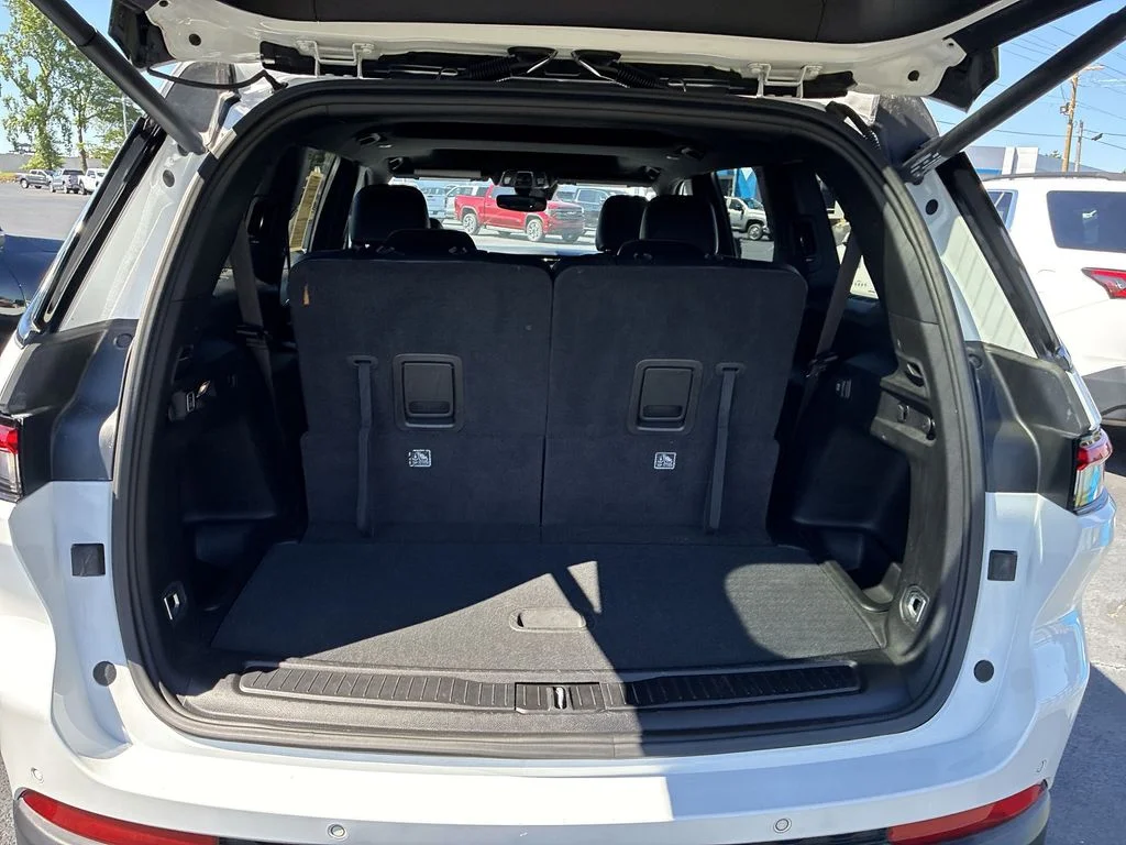 Used 2023 White/off-white Jeep Altitude image 21