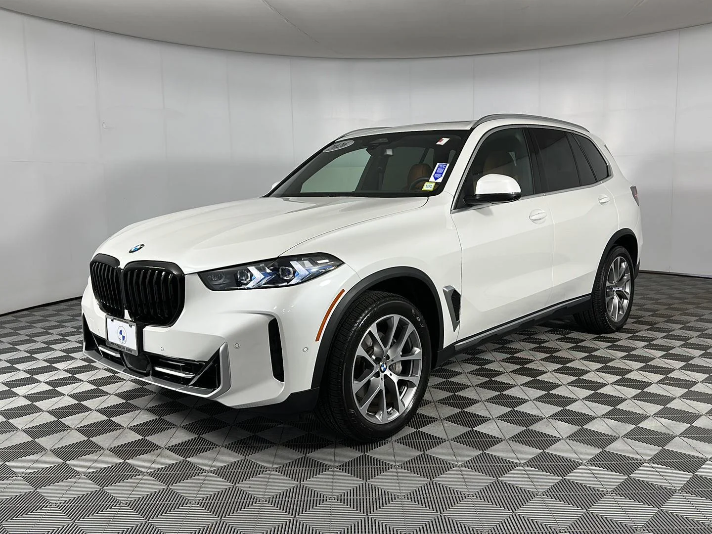 Used 2026 Mineral White Metallic BMW xDrive40i image 5