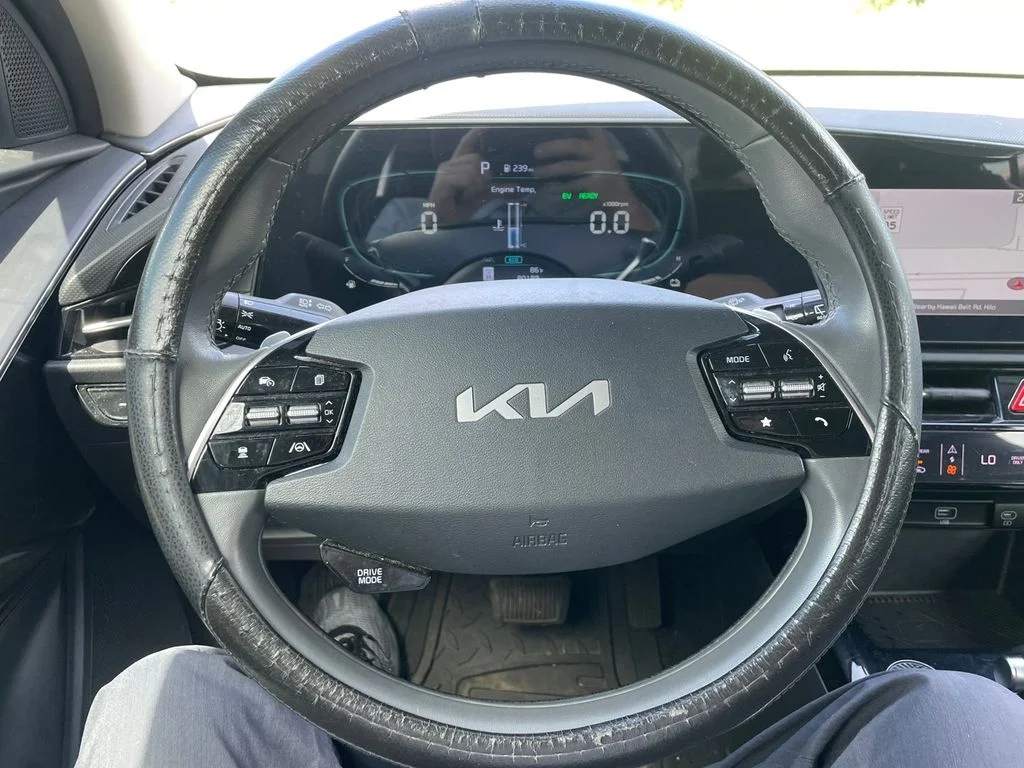 Used 2023 White Kia EX image 10