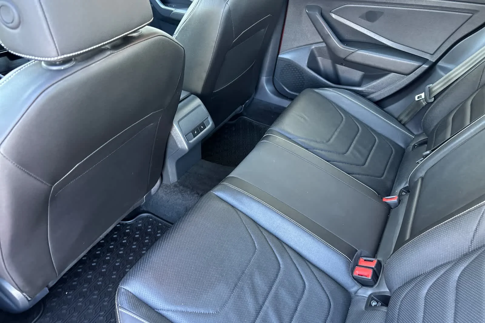 Certified Used 2024 Kings Red Volkswagen SEL image 4