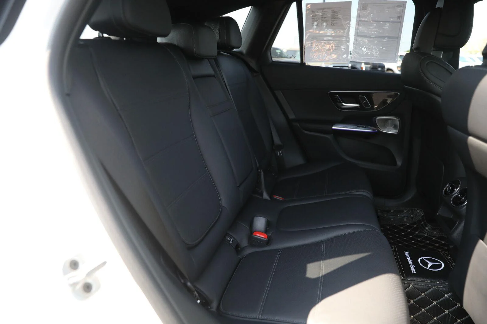 Used 2023 Polar White Mercedes-Benz GLC 300 image 34