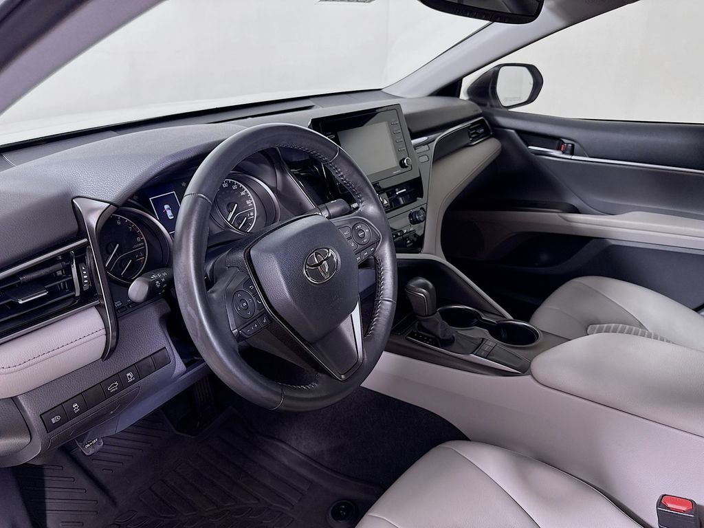 Used 2023 Ice Cap Toyota SE image 10