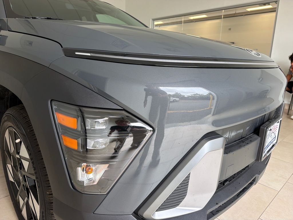 Used 2025 Gray Hyundai SEL image 9