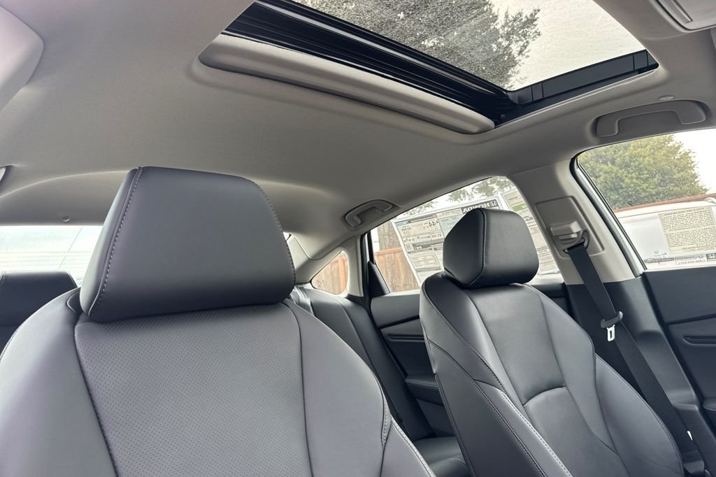 New 2026 Platinum White Pearl Honda Touring image 16
