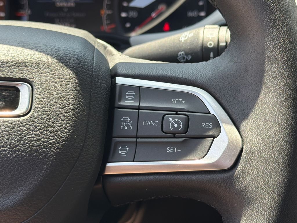 Used 2025 Silver Jeep Limited image 33