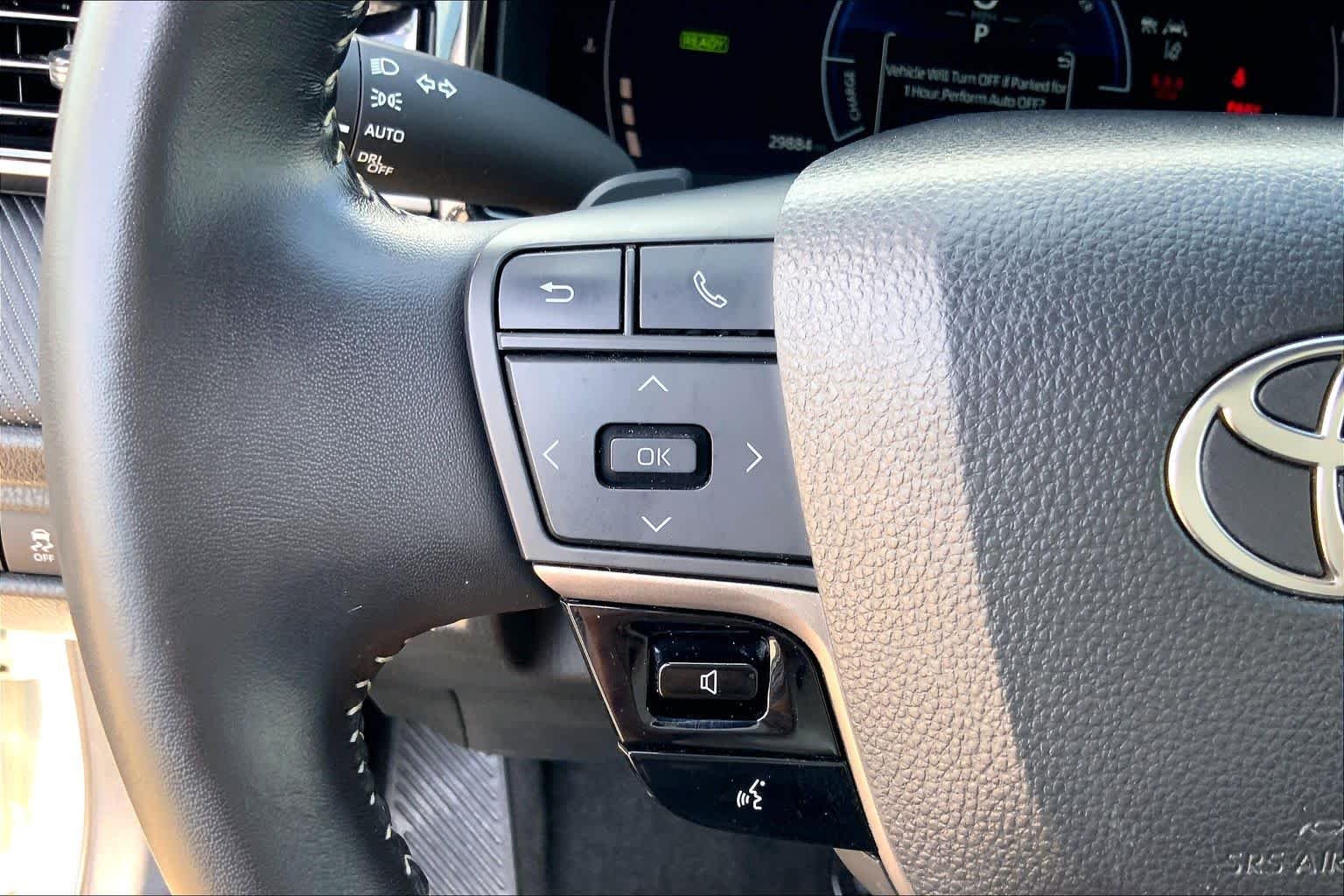 Used 2025 Ice Cap Toyota SE image 23
