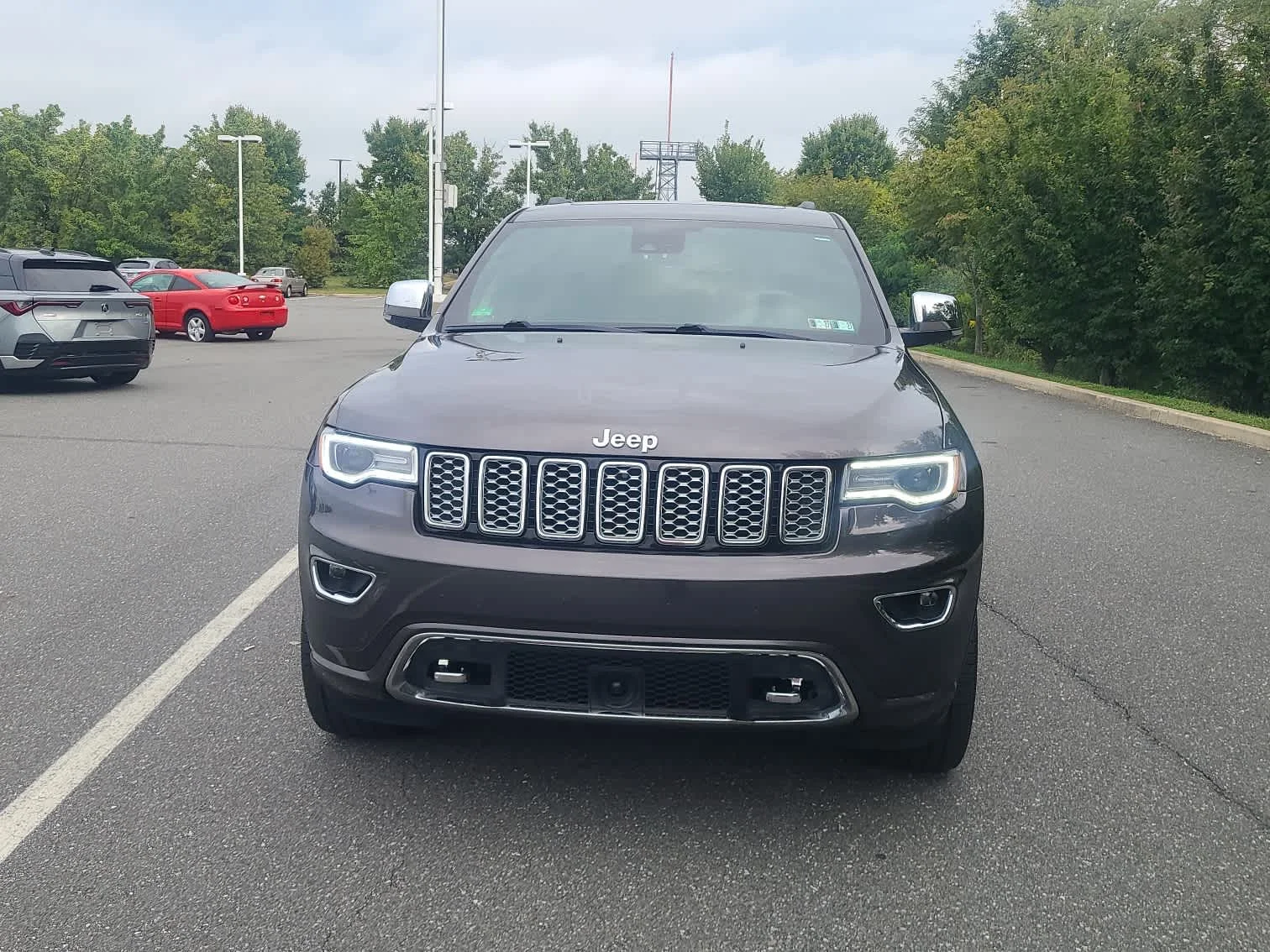 Used 2019 Granite Crystal Metallic Clearcoat Jeep Overland image 2