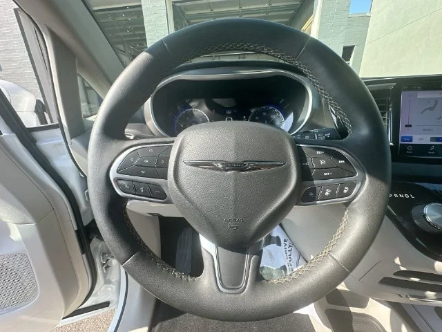 Used 2022 White Chrysler Touring L image 17