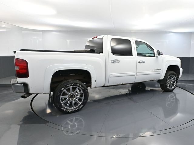 2011 Chevrolet Silverado 1500 LT photo 3