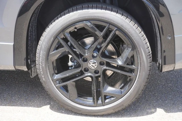 New 2026 Platinum Gray Metallic Volkswagen SE R-Line Black image 13