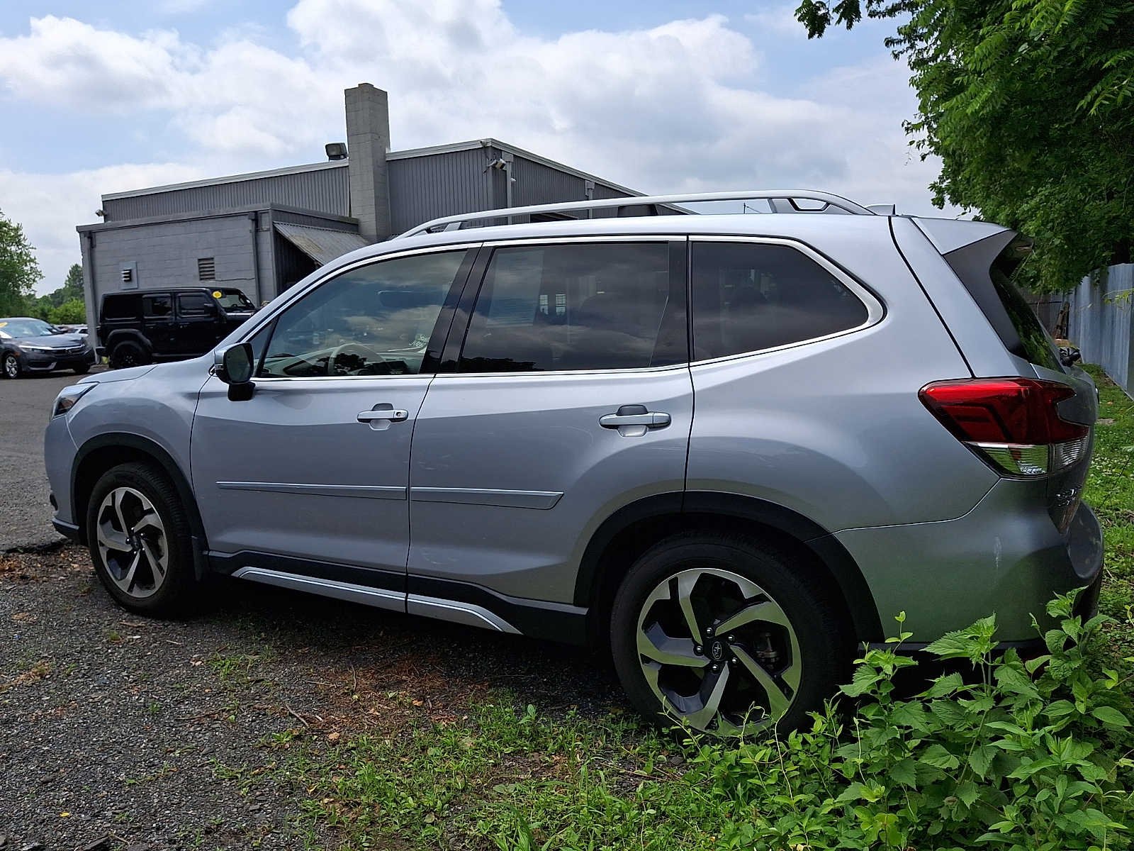 Used 2023 Ice Silver Metallic Subaru Touring image 3
