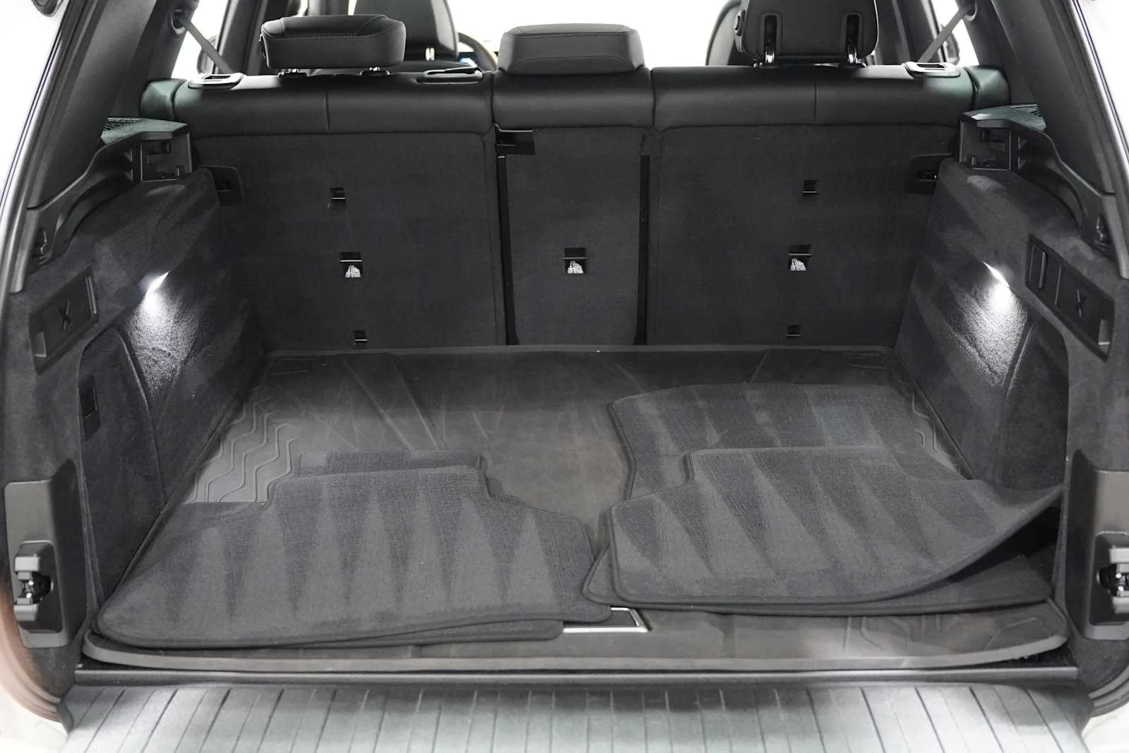 Certified Used 2024 Alpine White BMW xDrive40i image 25