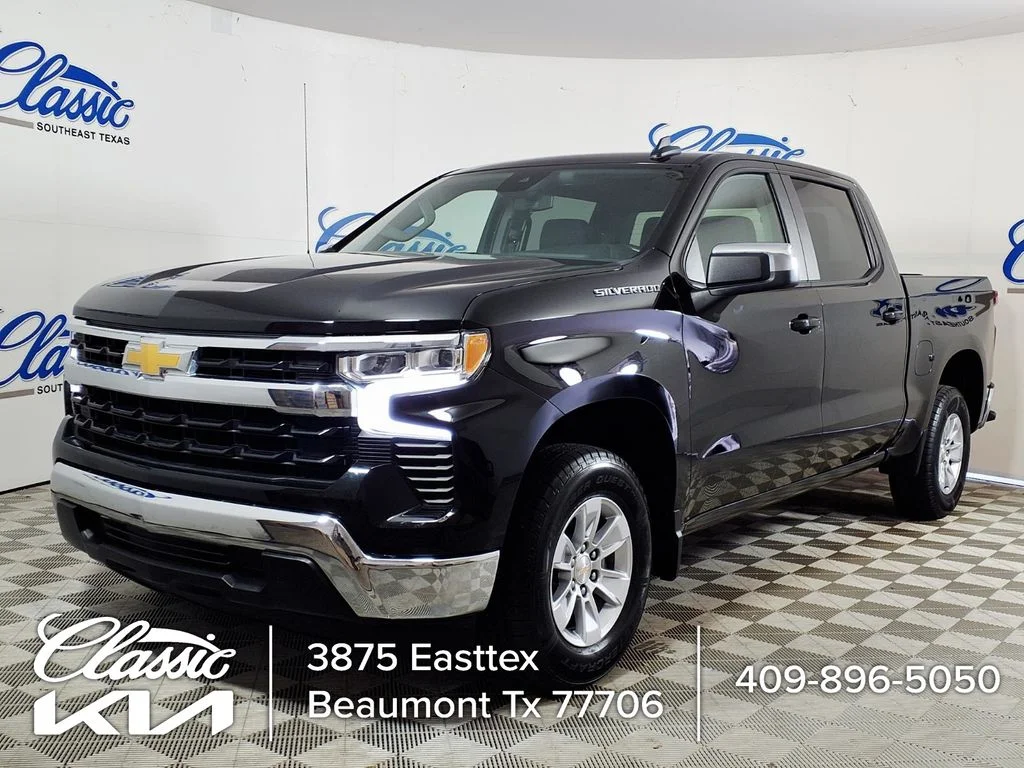 Used 2025 Black Chevrolet LT image 6