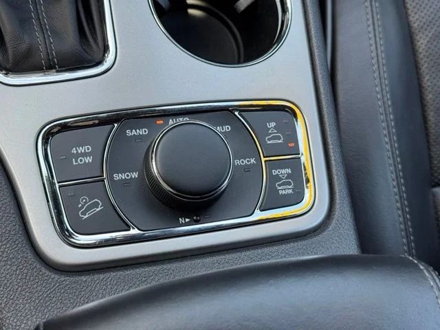 Used 2019 Blue Jeep Overland image 37