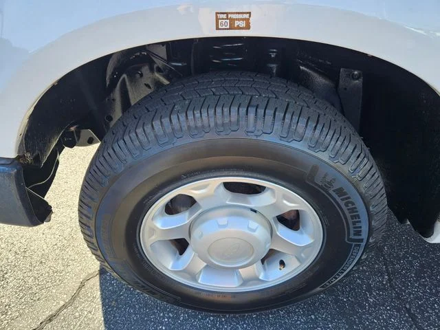 Used 2008 White Ford  image 23
